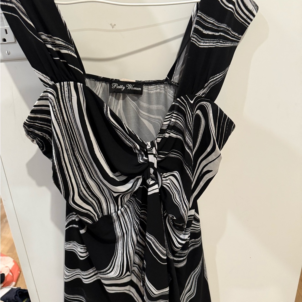 🔥Black and White Swirl sleeveless Blouse